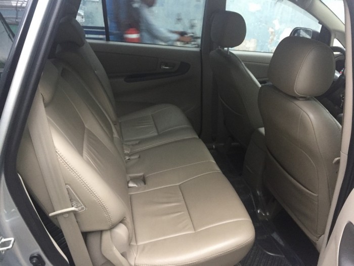 Bán xe Toyota Innova 2016 đk 2017 phiên bản 2.0E mt màu bạc