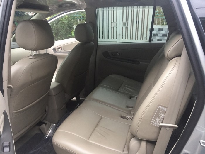 Bán xe Toyota Innova 2016 đk 2017 phiên bản 2.0E mt màu bạc