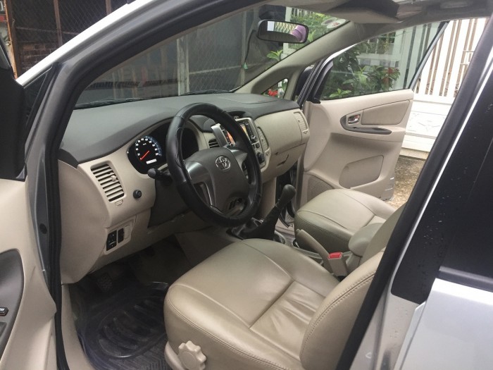 Bán xe Toyota Innova 2016 đk 2017 phiên bản 2.0E mt màu bạc