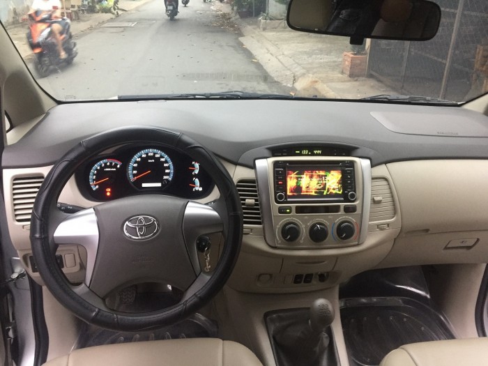 Bán xe Toyota Innova 2016 đk 2017 phiên bản 2.0E mt màu bạc