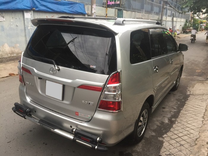 Bán xe Toyota Innova 2016 đk 2017 phiên bản 2.0E mt màu bạc