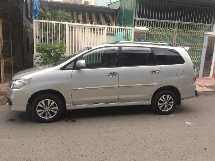 Bán xe Toyota Innova 2016 đk 2017 phiên bản 2.0E mt màu bạc