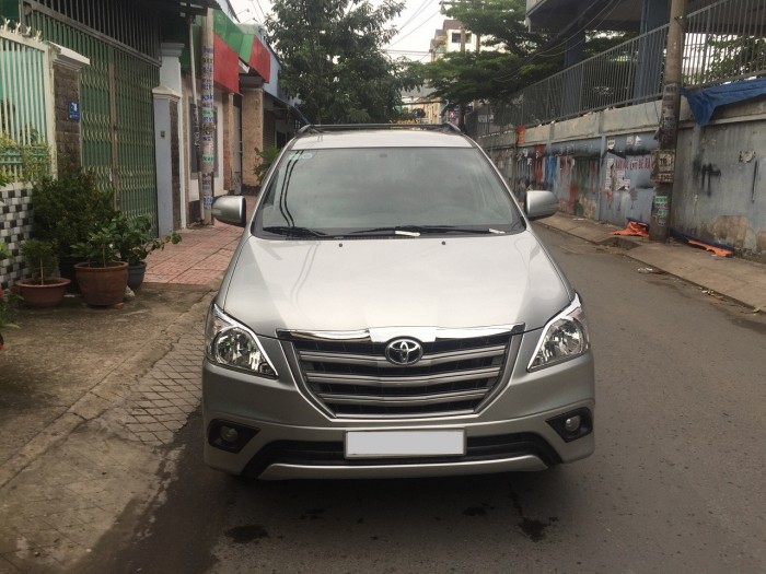 Bán xe Toyota Innova 2016 đk 2017 phiên bản 2.0E mt màu bạc