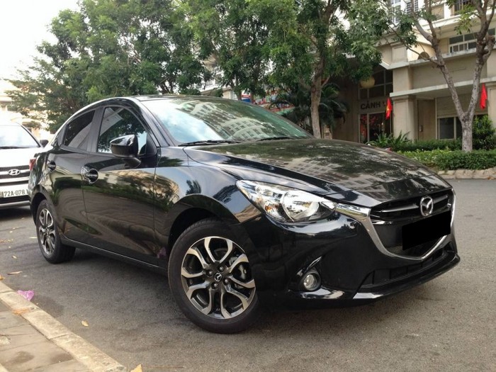 Bán chiếc Mazda 2 phiên bản 1.5AT đời 2016 màu đen