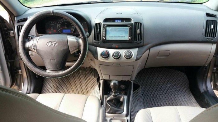 Bán chiếc Hyundai Avante 2012 màu xám số sàn