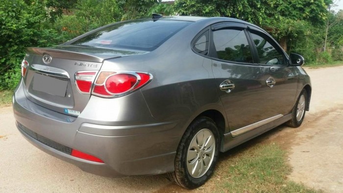 Bán chiếc Hyundai Avante 2012 màu xám số sàn