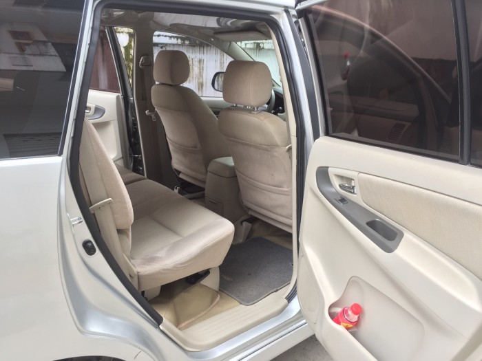 Bán xe Innova 5/2016 phiên bản 2.0E mt màu bạc