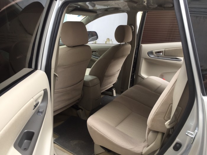 Bán xe Innova 5/2016 phiên bản 2.0E mt màu bạc