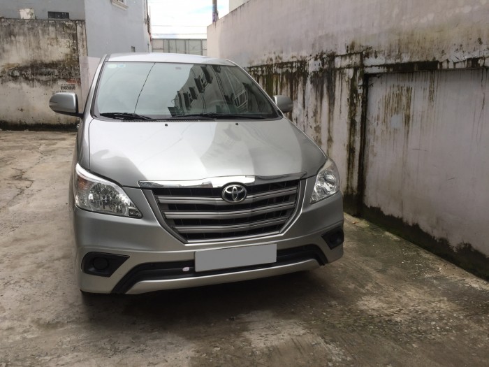 Bán xe Innova 5/2016 phiên bản 2.0E mt màu bạc