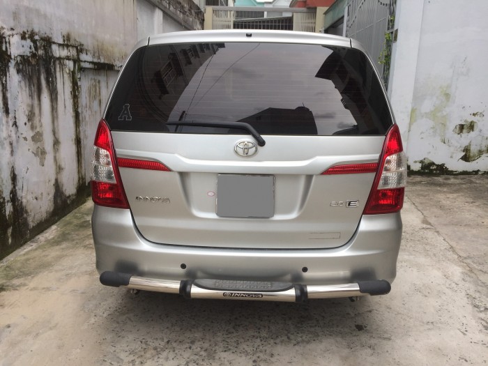 Bán xe Innova 5/2016 phiên bản 2.0E mt màu bạc