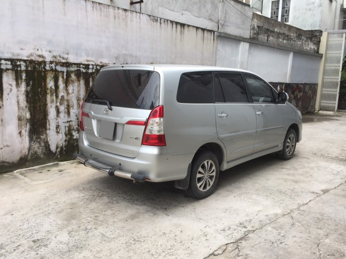 Bán xe Innova 5/2016 phiên bản 2.0E mt màu bạc