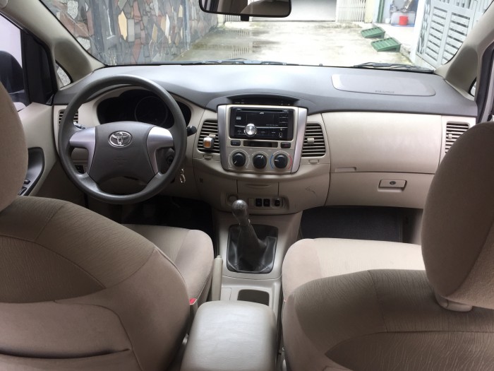 Bán xe Innova 5/2016 phiên bản 2.0E mt màu bạc