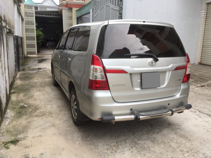 Bán xe Innova 5/2016 phiên bản 2.0E mt màu bạc