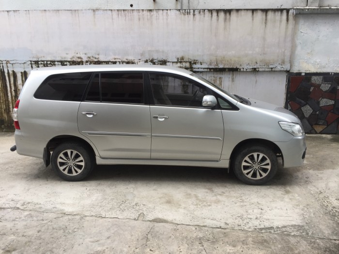 Bán xe Innova 5/2016 phiên bản 2.0E mt màu bạc