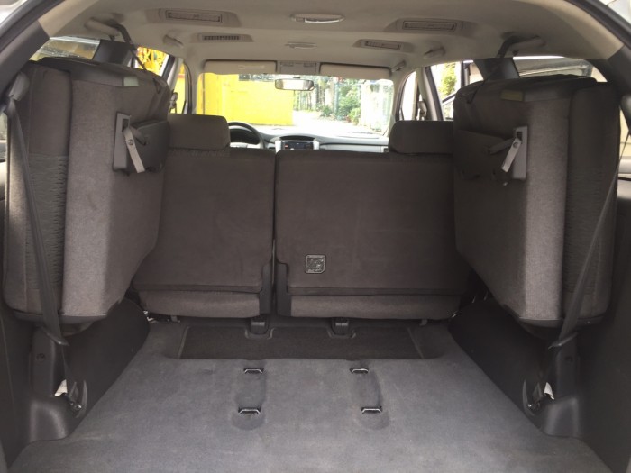 Bán chiếc Toyota Innova phiên bản 2.0E màu bạc đời 2013