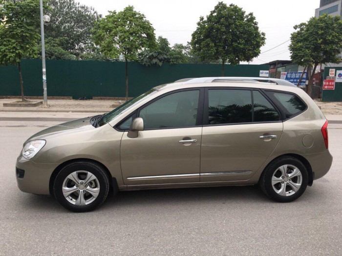Bán chiếc Kia Carens 2015 màu vàng cát số sàn