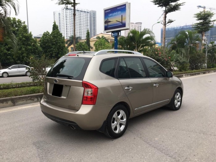 Bán chiếc Kia Carens 2015 màu vàng cát số sàn
