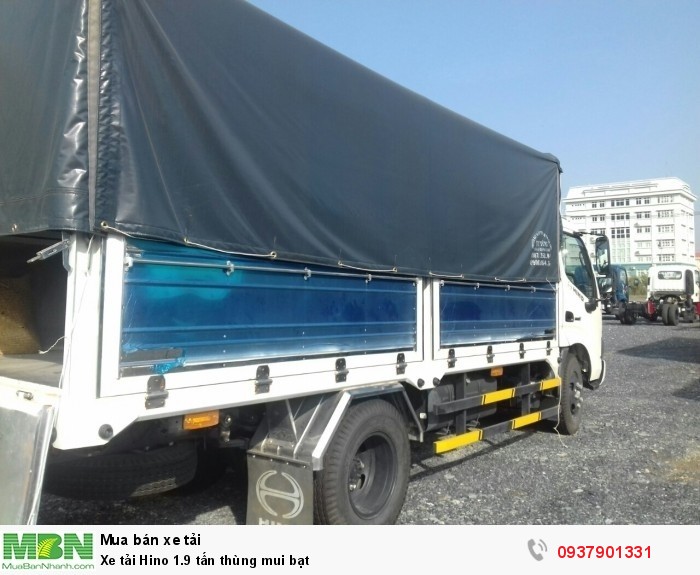 Xe tải Hino 1.9 tấn thùng mui bạt
