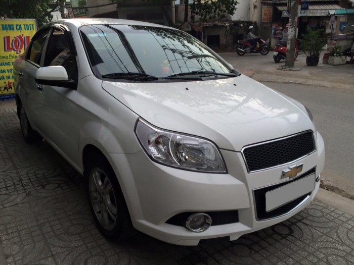Bán xe Chevrolet Aveo đời 2014 số sàn màu trắng 295tr