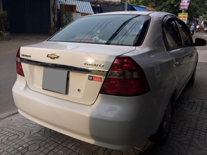 Bán xe Chevrolet Aveo đời 2014 số sàn màu trắng 295tr