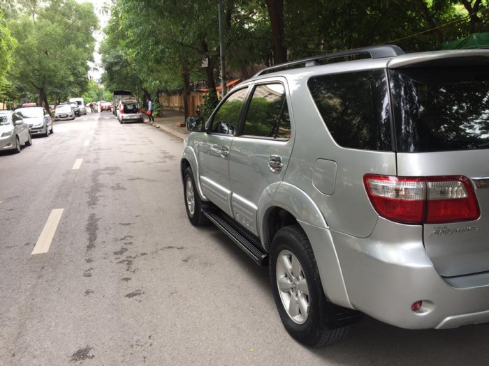 Bán xe Toyota Fortuner đời 2009 mt màu bạc 595tr