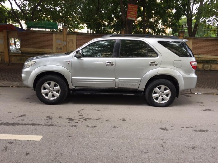 Bán xe Toyota Fortuner đời 2009 mt màu bạc 595tr
