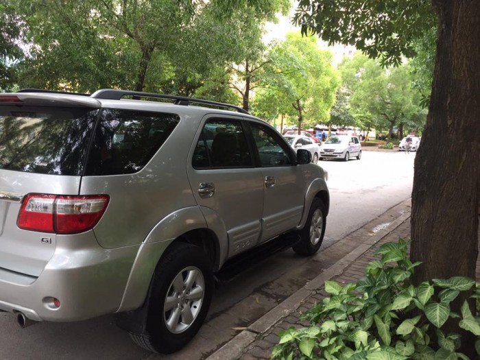 Bán xe Toyota Fortuner đời 2009 mt màu bạc 595tr