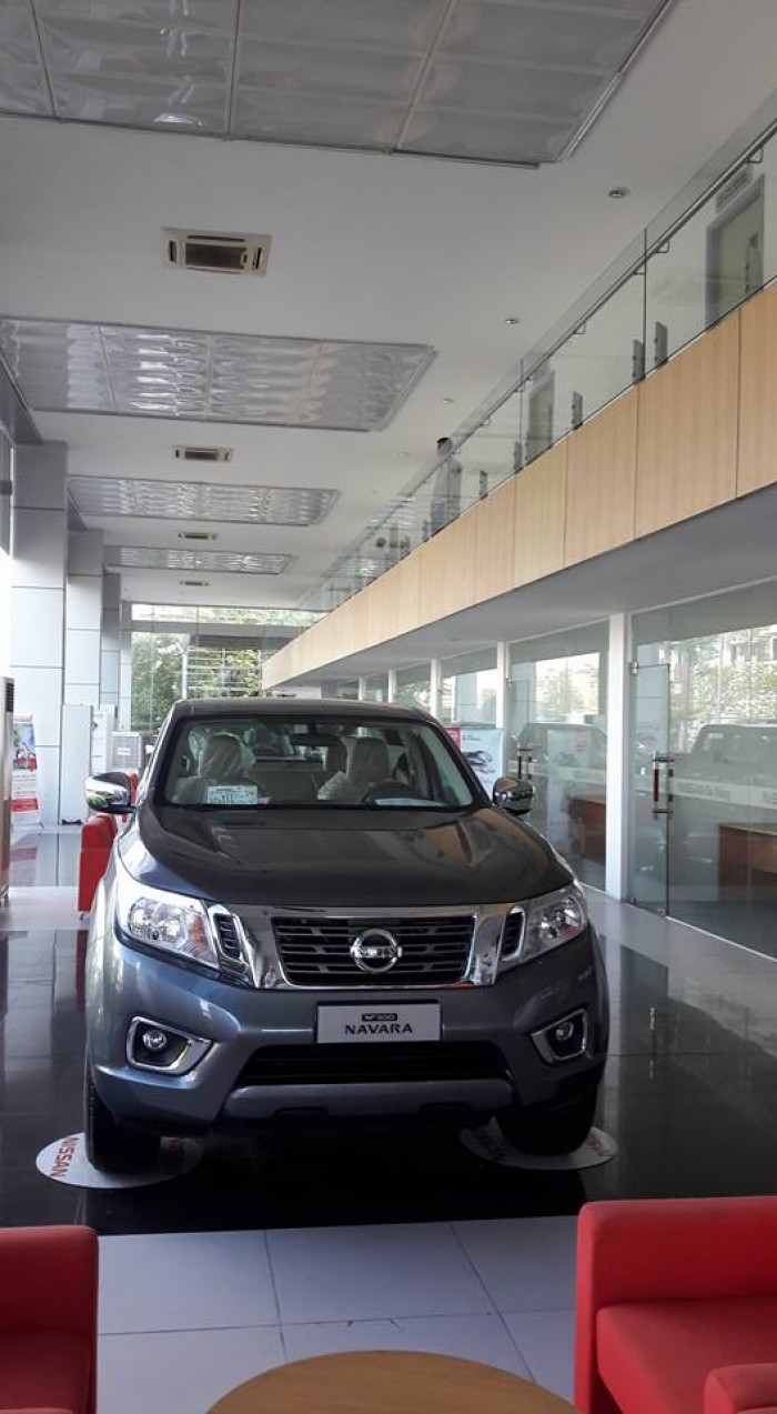Nissan Navara El - phiên bản tự động 1 cầu chỉ còn 600.000.000