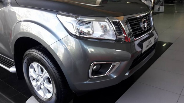 Nissan Navara El - phiên bản tự động 1 cầu chỉ còn 600.000.000