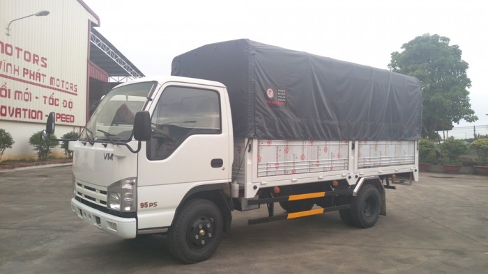 Xe tải Isuzu QHR650 tải trọng 3.5 tấn thùng mui bạt đời 2017
