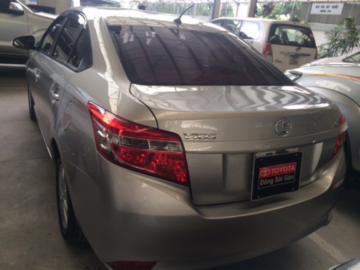 Toyota Vios E - Màu Bạc - 2015