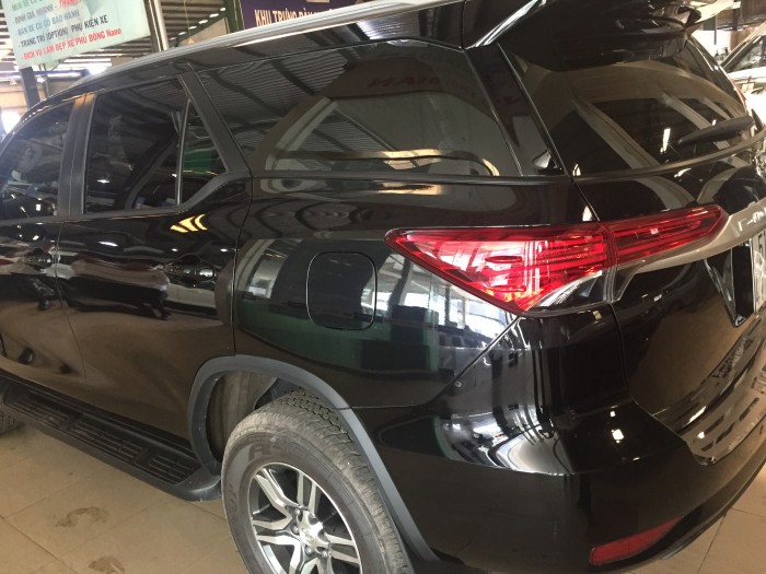 Bán Toyata Fortuner sx 2017 màu đen chạy lướt