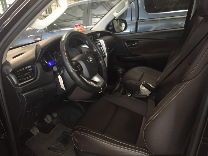 Bán Toyata Fortuner sx 2017 màu đen chạy lướt
