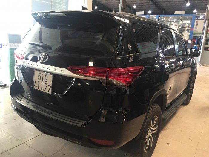 Bán Toyata Fortuner sx 2017 màu đen chạy lướt