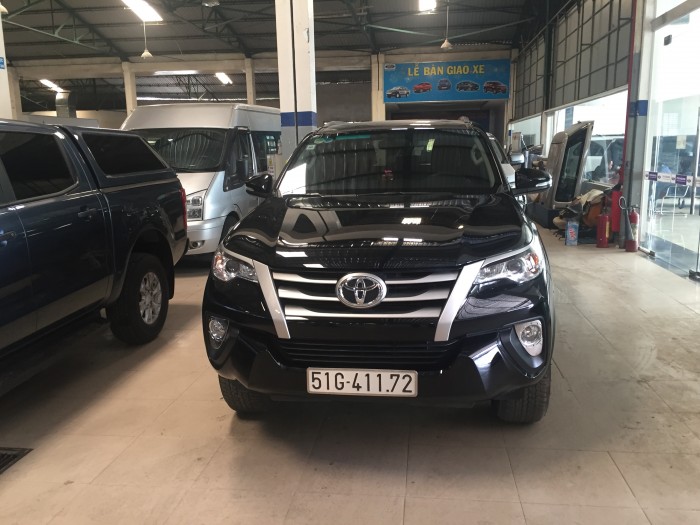 Bán Toyata Fortuner sx 2017 màu đen chạy lướt