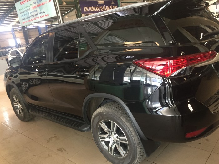 Bán Toyata Fortuner sx 2017 màu đen chạy lướt
