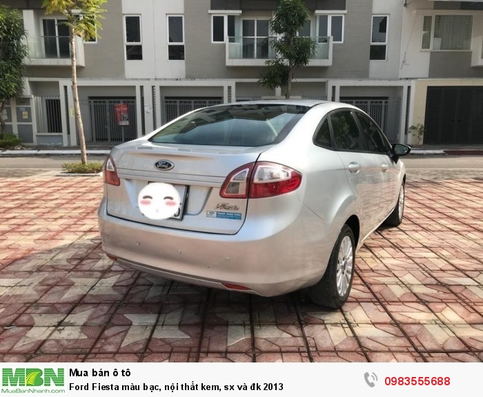 Ford Fiesta màu bạc, nội thất kem, sx và đk 2013