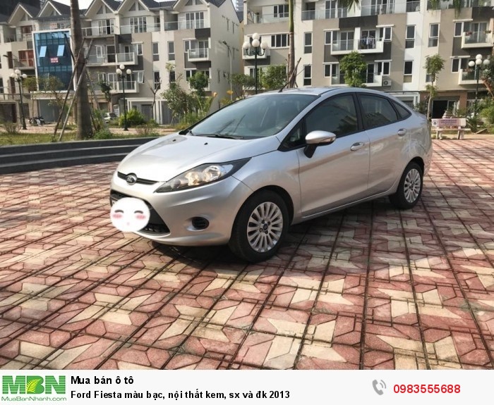 Ford Fiesta màu bạc, nội thất kem, sx và đk 2013