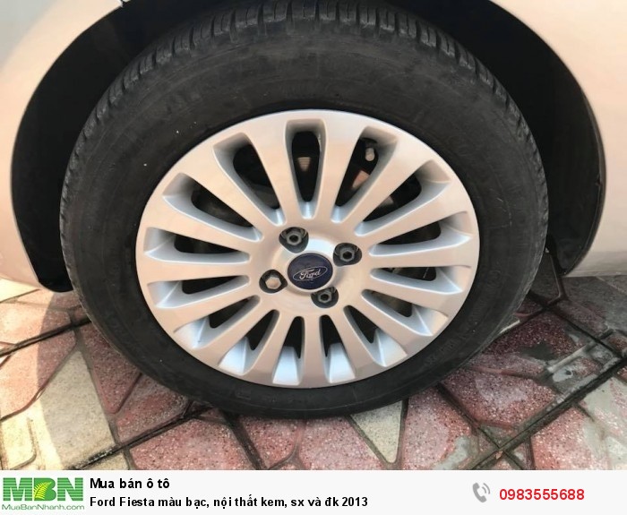 Ford Fiesta màu bạc, nội thất kem, sx và đk 2013