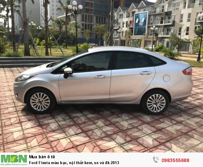 Ford Fiesta màu bạc, nội thất kem, sx và đk 2013