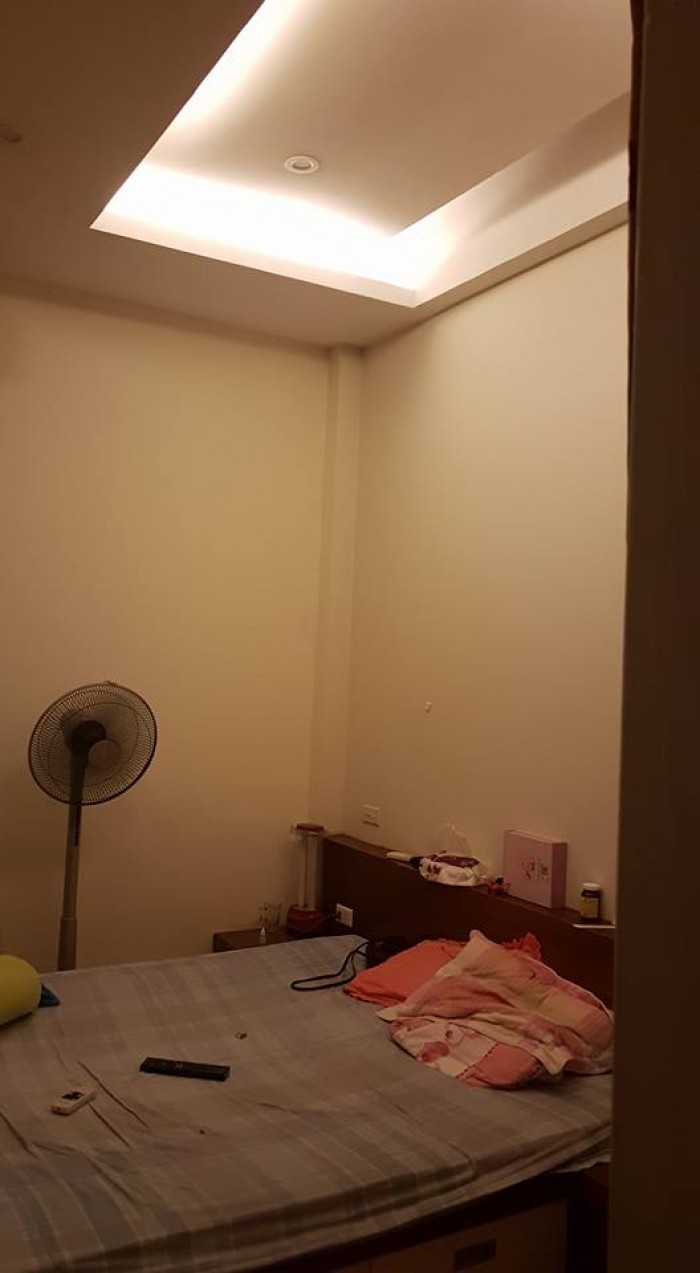 Chỉ 1.65 tỷ nhà 5 tầng Cát Linh, 18m2, lô góc, cách phố 50m.