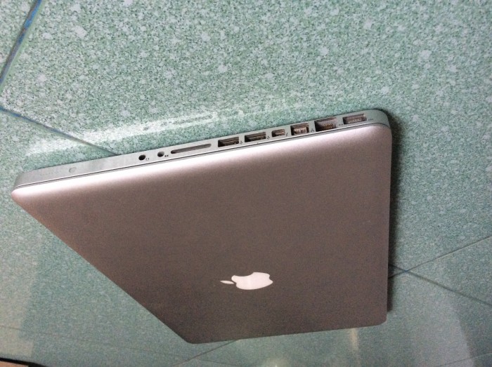 Macbook Pro 2011 / 15.4 inch / core i7 /500gb /8gb1