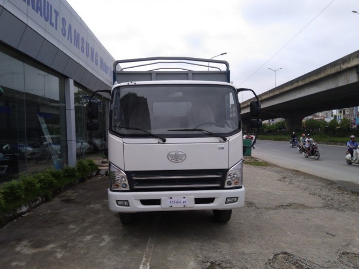 Cần bán xe tải FAW 7300kg đời 2017, màu trắng, động cơ Hyundai