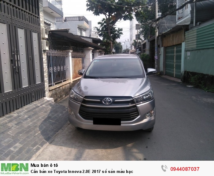 Cần bán xe Toyota Innova 2.0E 2017 số sàn màu bạc