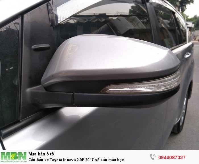 Cần bán xe Toyota Innova 2.0E 2017 số sàn màu bạc
