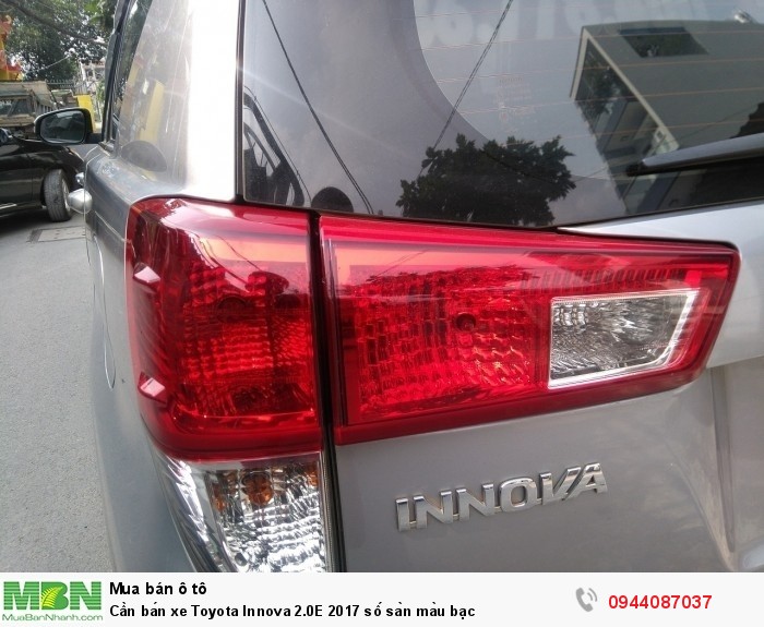 Cần bán xe Toyota Innova 2.0E 2017 số sàn màu bạc