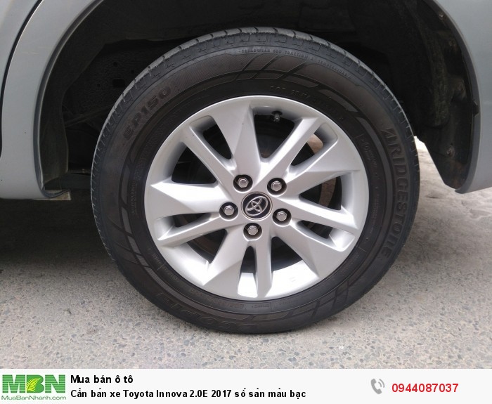 Cần bán xe Toyota Innova 2.0E 2017 số sàn màu bạc
