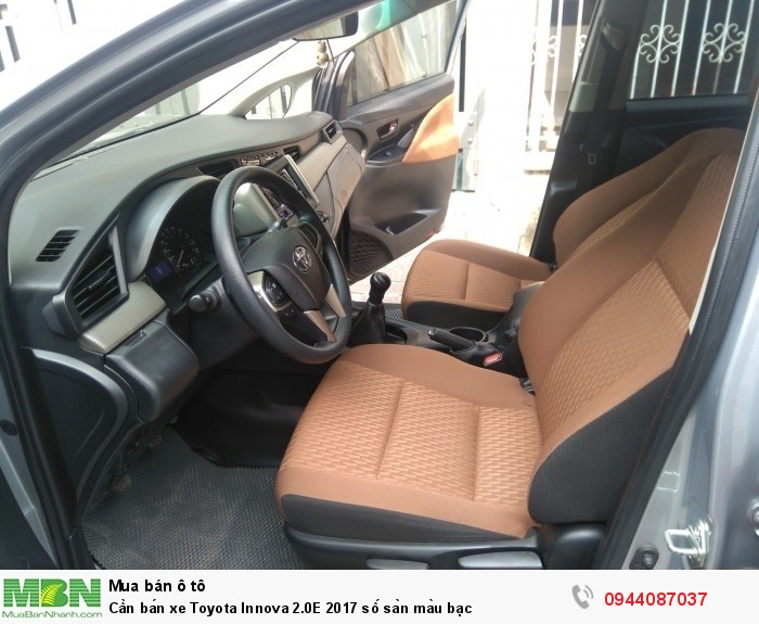 Cần bán xe Toyota Innova 2.0E 2017 số sàn màu bạc