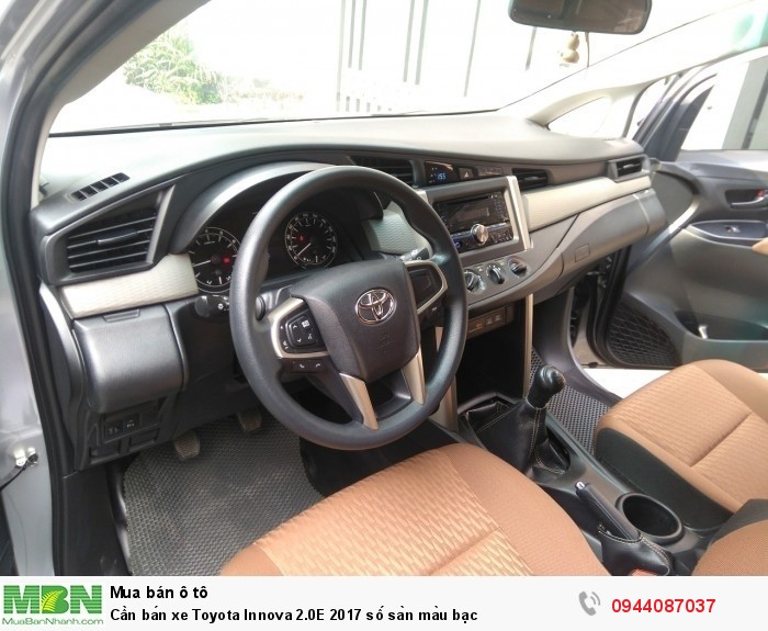 Cần bán xe Toyota Innova 2.0E 2017 số sàn màu bạc