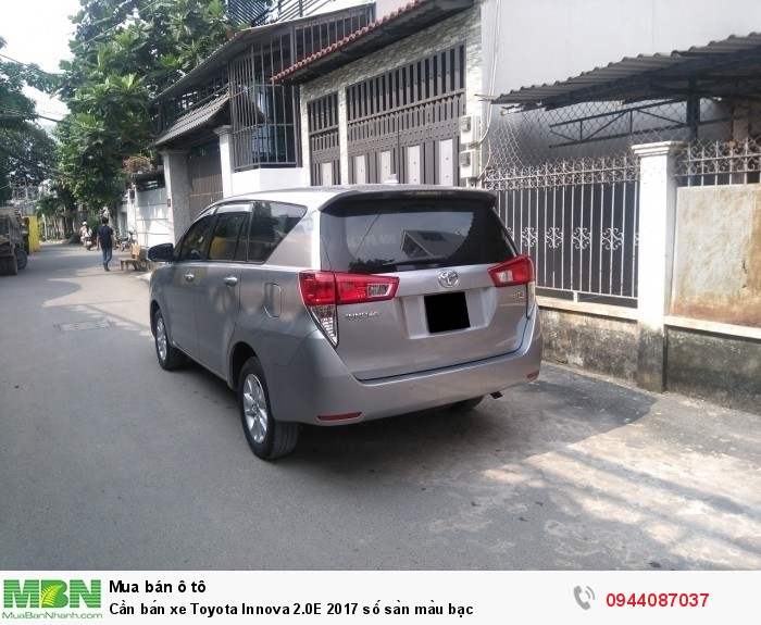 Cần bán xe Toyota Innova 2.0E 2017 số sàn màu bạc